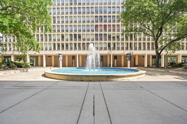 1450 E 55th Pl Unit 317S, Chicago, IL 60637 - view of pool