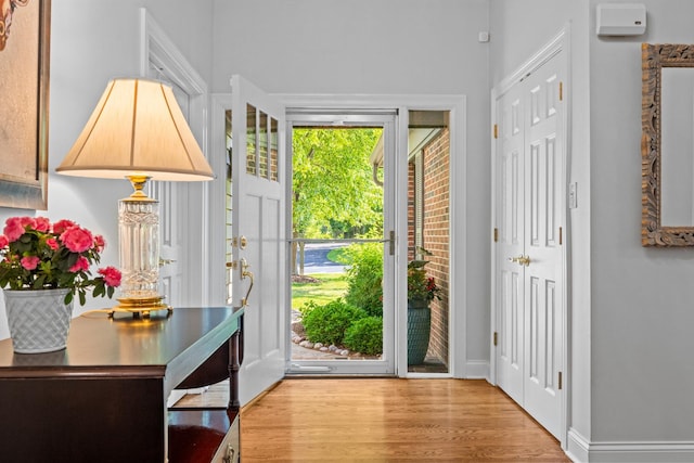 95 Warrington Dr, Lake Bluff, IL 60044 - foyer entrance with wood finished floors and baseboards