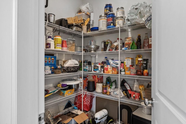 940 Treeline Dr, Algonquin, IL 60102 - view of pantry
