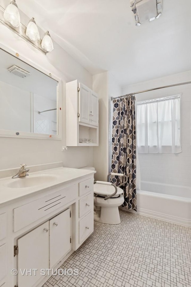 147 S Prospect St, Wheaton, IL 60187 - full bathroom featuring vanity and shower / bath combination with curtain