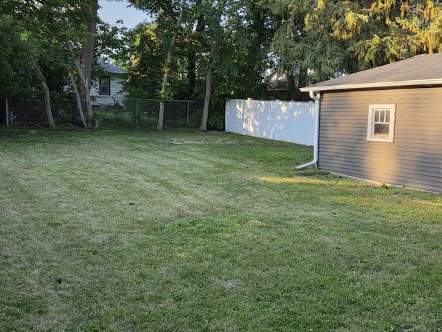 2117 11th St, Peru, IL 61354 - view of yard