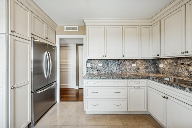 3470 N Lake Shore Dr Unit 9Bc, Chicago, IL 60657 - kitchen featuring freestanding refrigerator, decorative backsplash, cream cabinets, and light tile patterned floors
