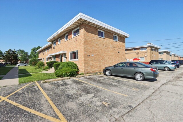 8666 Gregory Ln Unit C, Des Plaines, IL 60016 - view of uncovered parking lot