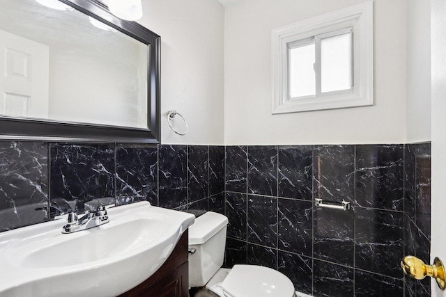 8666 Gregory Ln Unit C, Des Plaines, IL 60016 - bathroom featuring tile walls, vanity, and a wainscoted wall