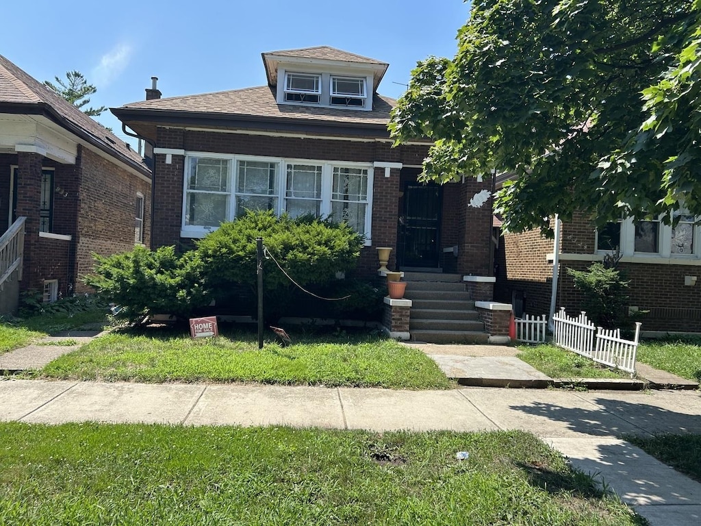 8328 S Paxton Ave, Chicago, IL 60617 - photo 1