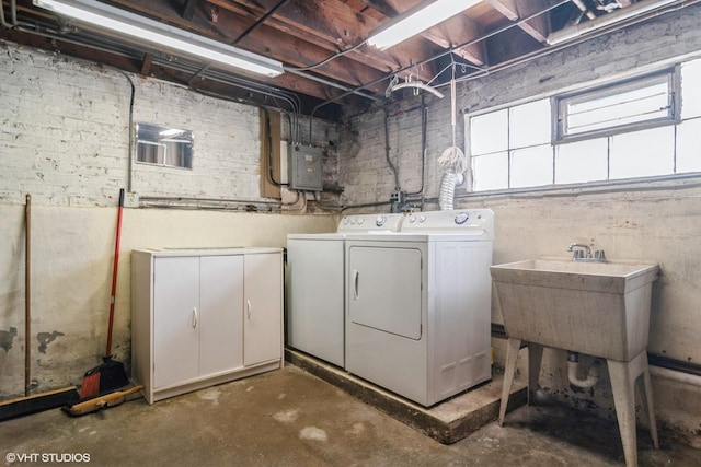6919 N Overhill Ave, Chicago, IL 60631 - laundry area with washer and dryer