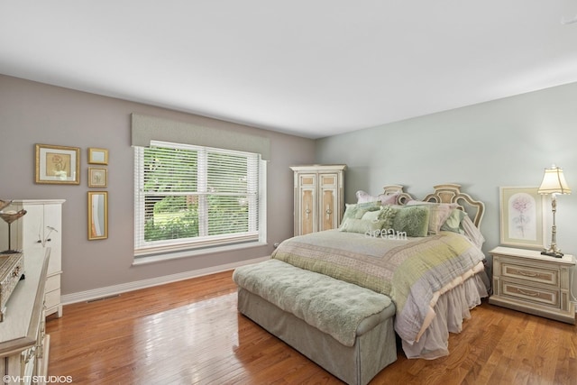 1806 Princeton Ct, Lake Forest, IL 60045 - bedroom with baseboards and light wood-style flooring