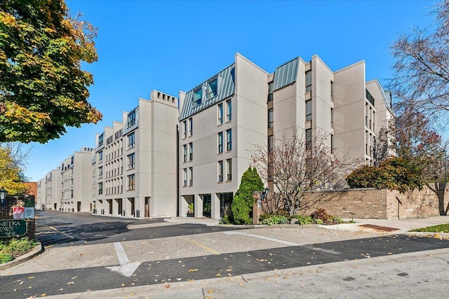 650 Winnetka Mews Unit 311, Winnetka, IL 60093 - view of apartment building / complex