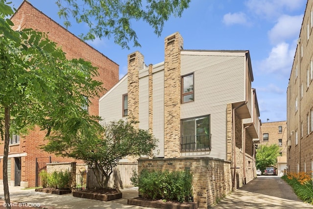 636 W Buckingham Pl Unit C, Chicago, IL 60657 - view of front of home featuring brick siding