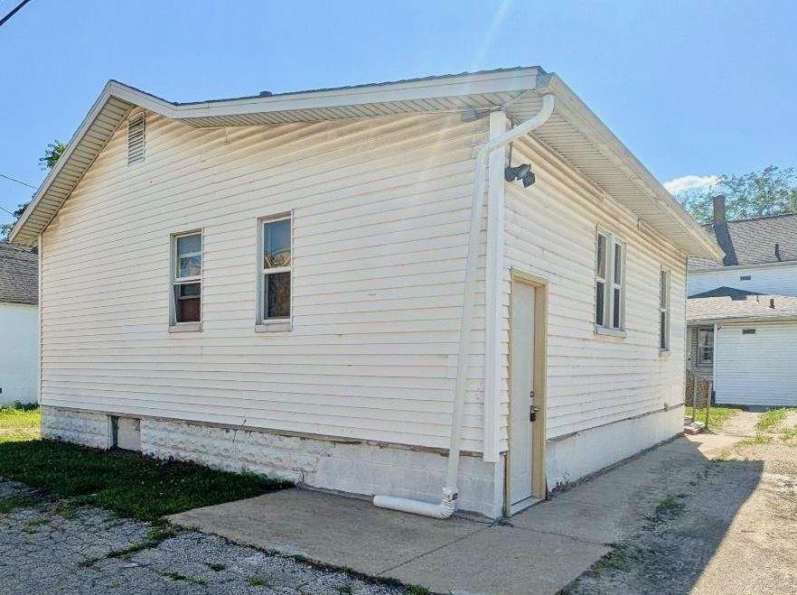 358 S Washington Ave, Kankakee, IL 60901 - photo 2