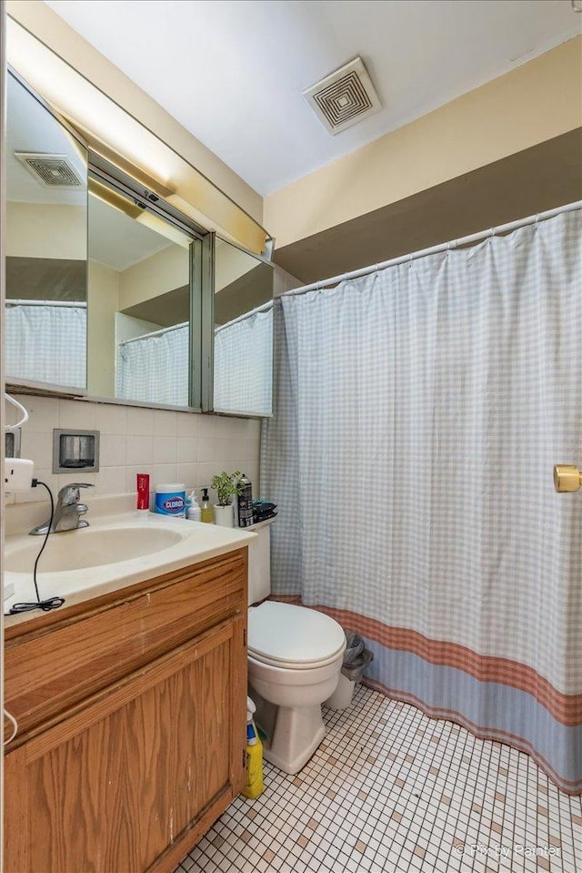1227 S Harlem Ave Unit 514, Berwyn, IL 60402 - bathroom featuring vanity, backsplash, tile walls, and tile patterned floors