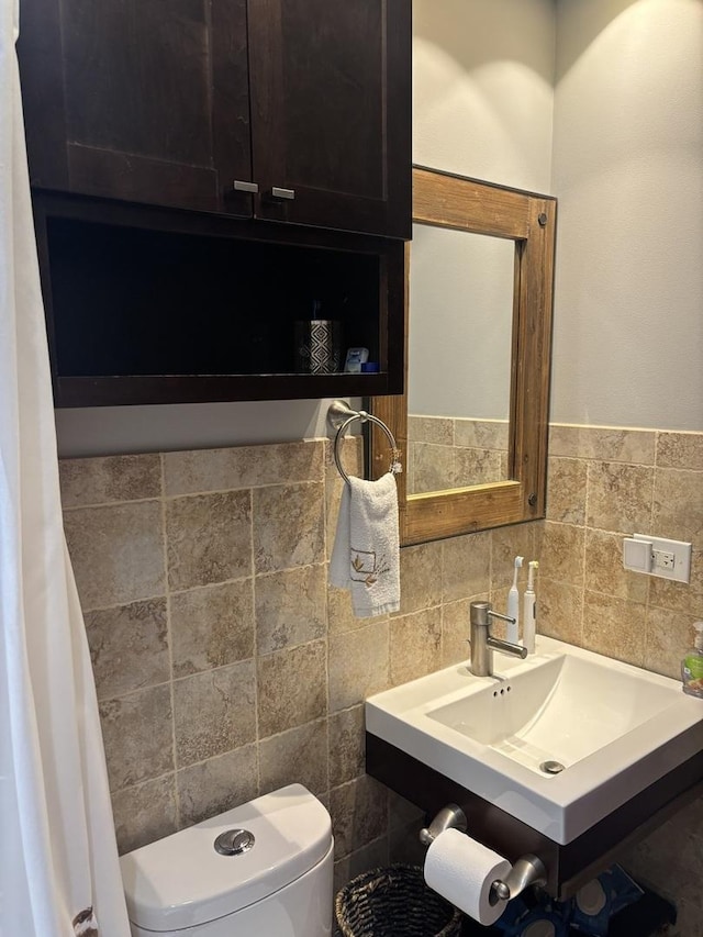 1017 Buccaneer Dr Unit 5, Schaumburg, IL 60173 - bathroom featuring tile walls and toilet