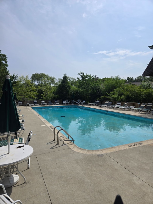 1017 Buccaneer Dr Unit 5, Schaumburg, IL 60173 - community pool with a patio area