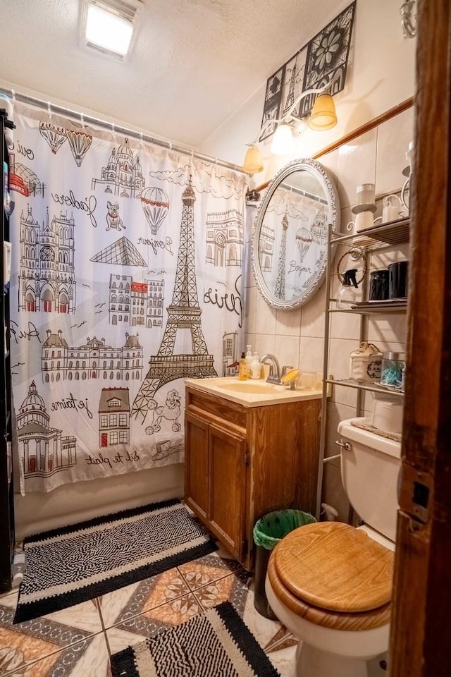 4830 W Oakdale Ave, Chicago, IL 60641 - bathroom with vanity and shower / bath combination with curtain