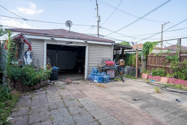 4830 W Oakdale Ave, Chicago, IL 60641 - view of detached garage