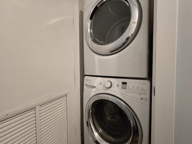 2744 N Lincoln Ave Unit 2, Chicago, IL 60614 - laundry room featuring stacked washer and clothes dryer