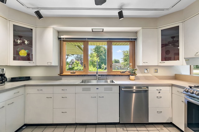 306 Wing Park Blvd, Elgin, IL 60123 - kitchen featuring appliances with stainless steel finishes, light countertops, and white cabinets