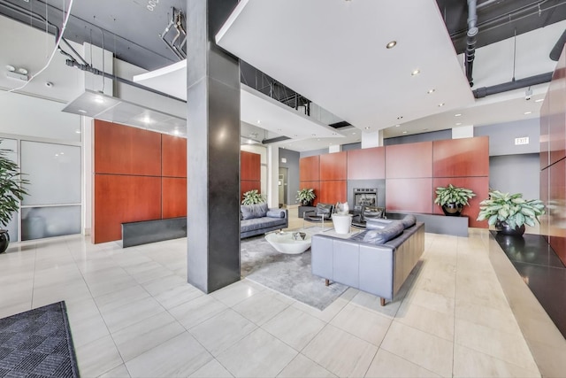 1001 W Madison St Unit 710, Chicago, IL 60607 - community lobby featuring a towering ceiling