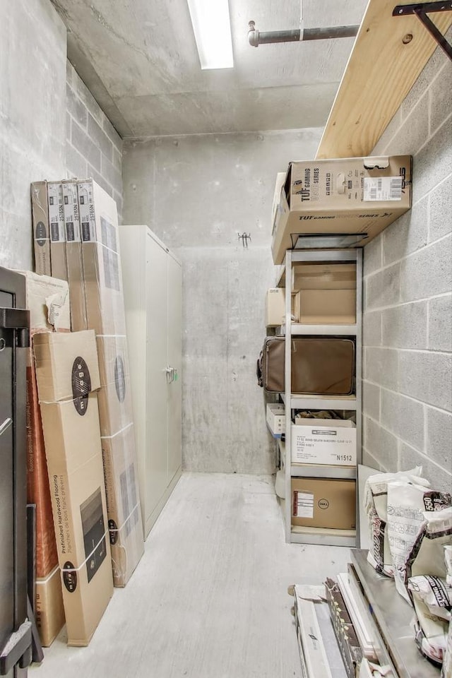 1001 W Madison St Unit 710, Chicago, IL 60607 - bathroom featuring concrete block wall