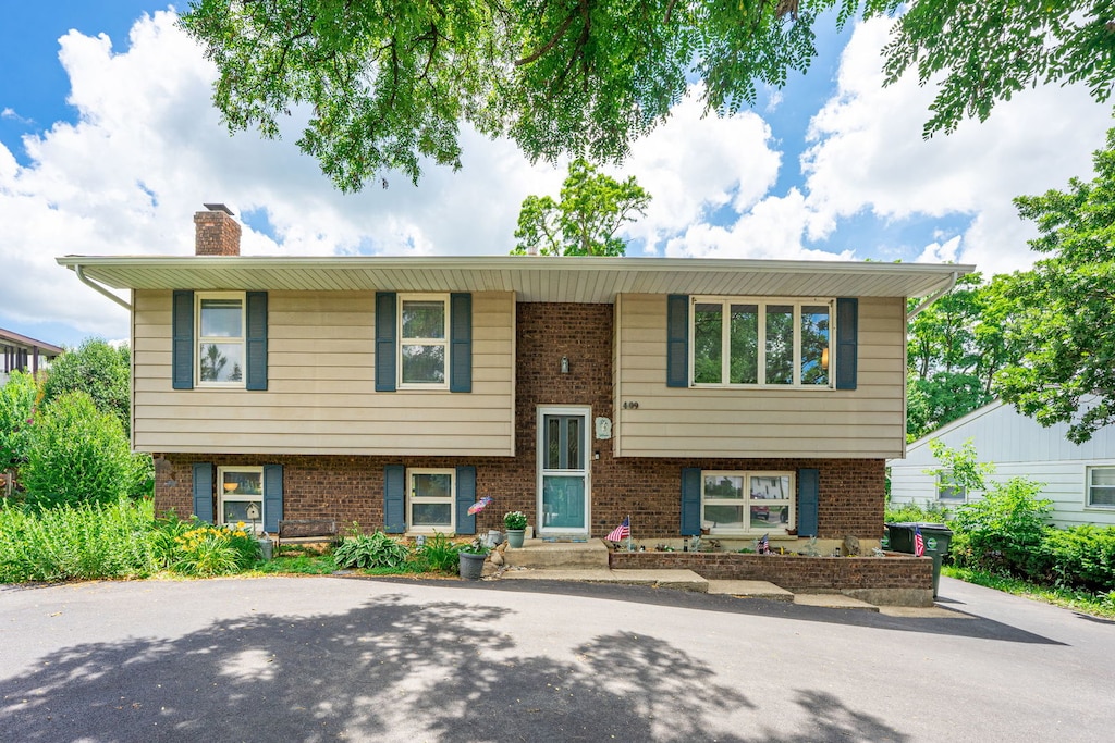 409 Maplewood Dr, Antioch, IL 60002 - split foyer home with a chimney and brick siding