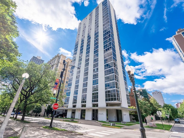 1555 N Dearborn Pkwy Unit 15B, Chicago, IL 60610 - photo 1