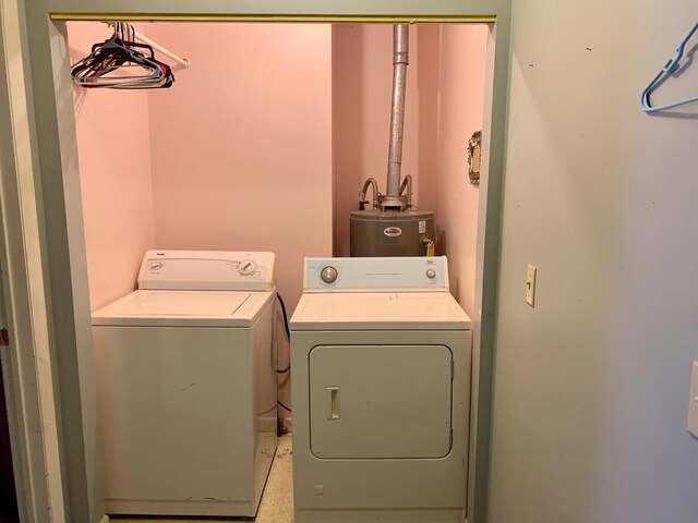 3122 Arlington Dr, Princeton, IL 61356 - laundry room featuring washer and dryer