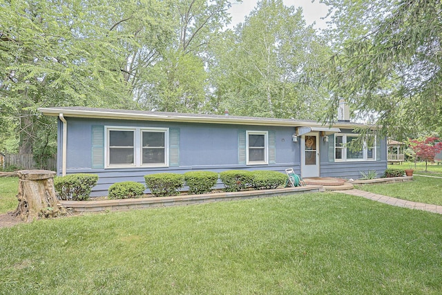 108 Poplar St, Mchenry, IL 60051 - ranch-style house with a front yard