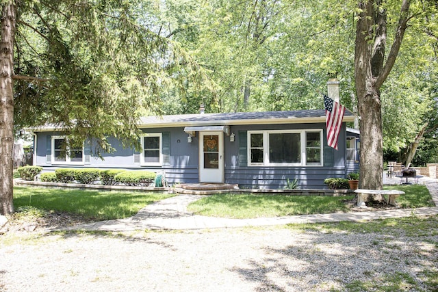 108 Poplar St, Mchenry, IL 60051 - ranch-style house featuring a chimney and a front yard
