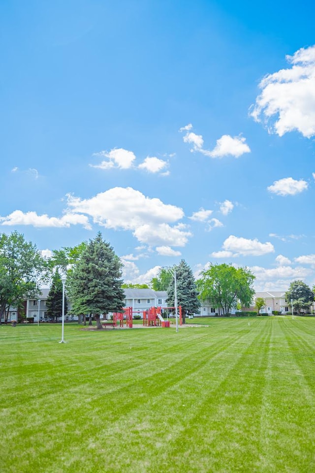 447 Yorkshire Sq, Bolingbrook, IL 60440 - view of green lawn