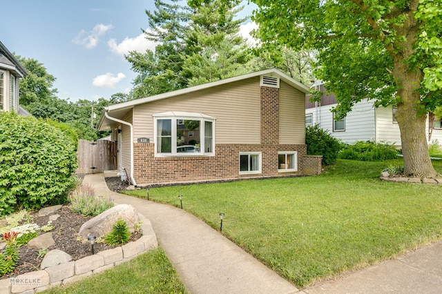 638 Glidden Ave, Dekalb, IL 60115 - photo 1