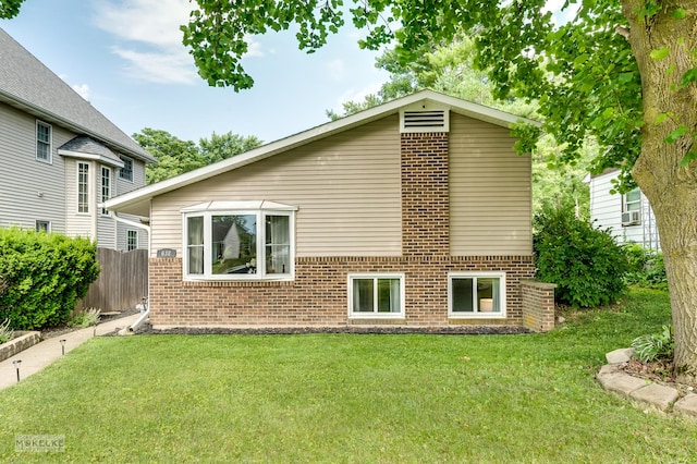 638 Glidden Ave, Dekalb, IL 60115 - photo 2