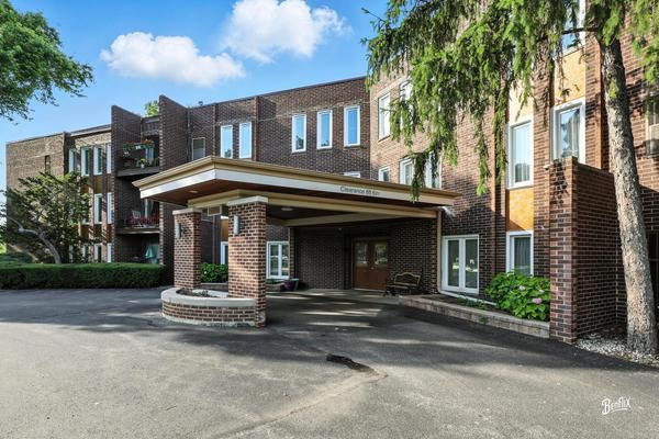 1425 Sandpebble Dr Unit 340, Wheeling, IL 60090 - view of property featuring driveway