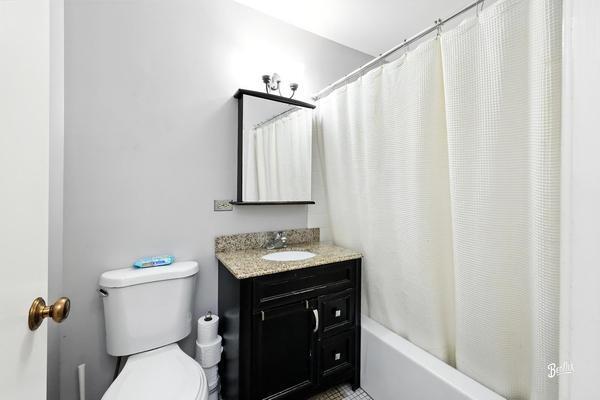 1425 Sandpebble Dr Unit 340, Wheeling, IL 60090 - bathroom featuring vanity and shower / bath combination with curtain