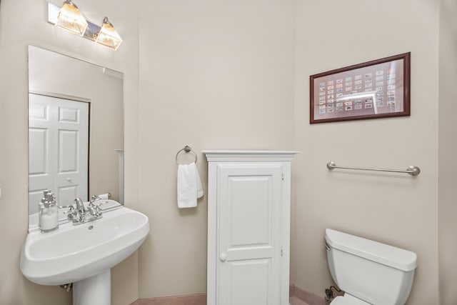 10 Park Ave, River Forest, IL 60305 - half bath featuring toilet and a sink