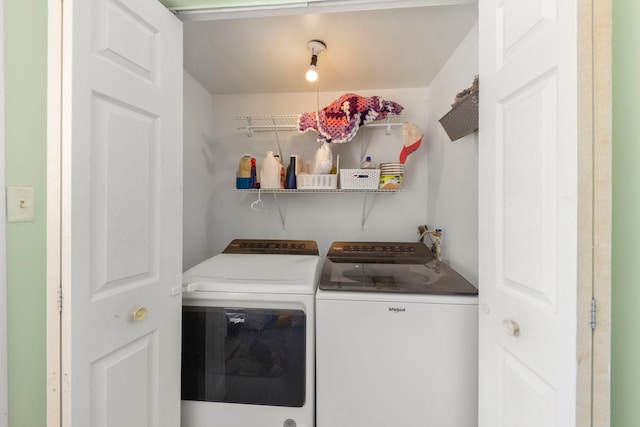 123 Tilton Park Dr, Dekalb, IL 60115 - laundry room featuring washer and clothes dryer