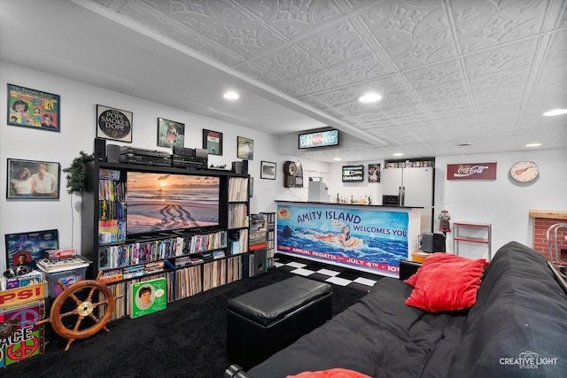 7512 Prairieside Dr, Plainfield, IL 60586 - living area featuring an ornate ceiling, recessed lighting, and carpet