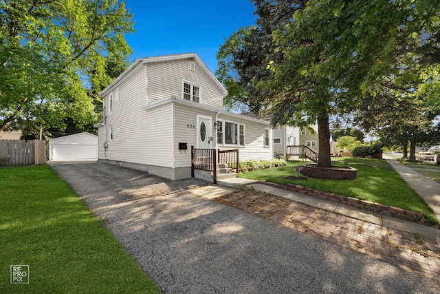 834 Spruce St, Aurora, IL 60506 - view of front of property featuring an outdoor structure, a front lawn, and a detached garage