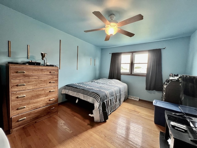 6631 W 89th Pl, Oak Lawn, IL 60453 - bedroom featuring light wood-type flooring and ceiling fan