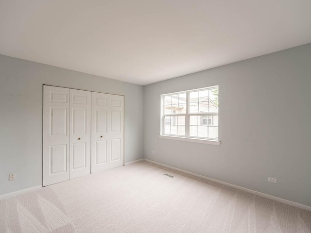 525 W Washington Ave Unit 9, Lake Bluff, IL 60044 - unfurnished bedroom featuring light colored carpet and a closet