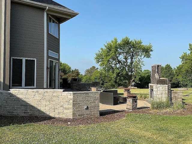 06N274 W Ridgewood Ln, Saint Charles, IL 60175 - view of grassy yard with a patio area