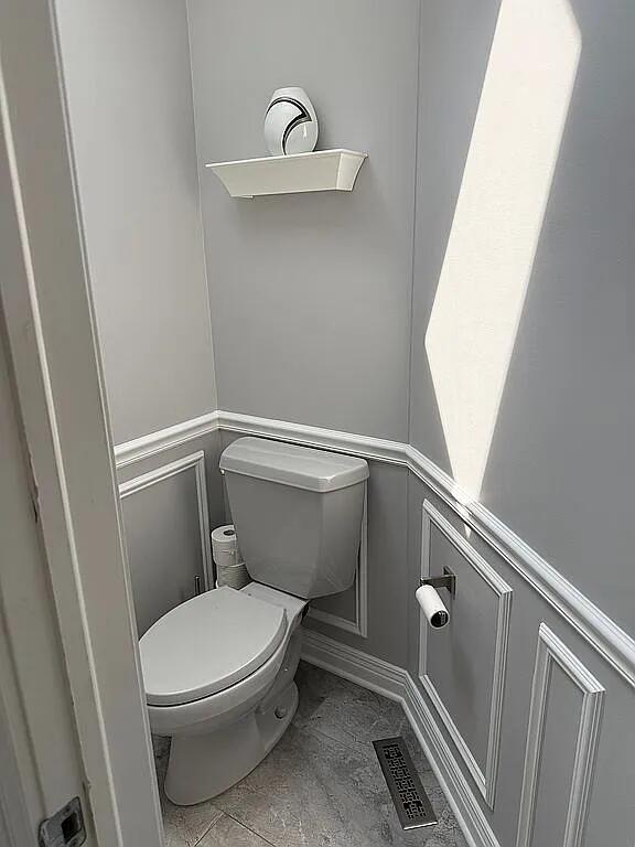 06N274 W Ridgewood Ln, Saint Charles, IL 60175 - bathroom with a decorative wall and wainscoting