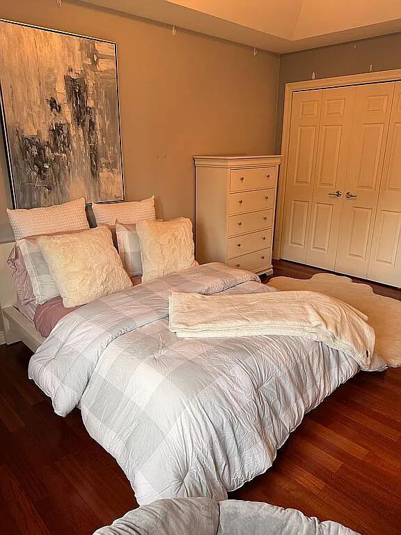 06N274 W Ridgewood Ln, Saint Charles, IL 60175 - bedroom featuring a closet and wood finished floors