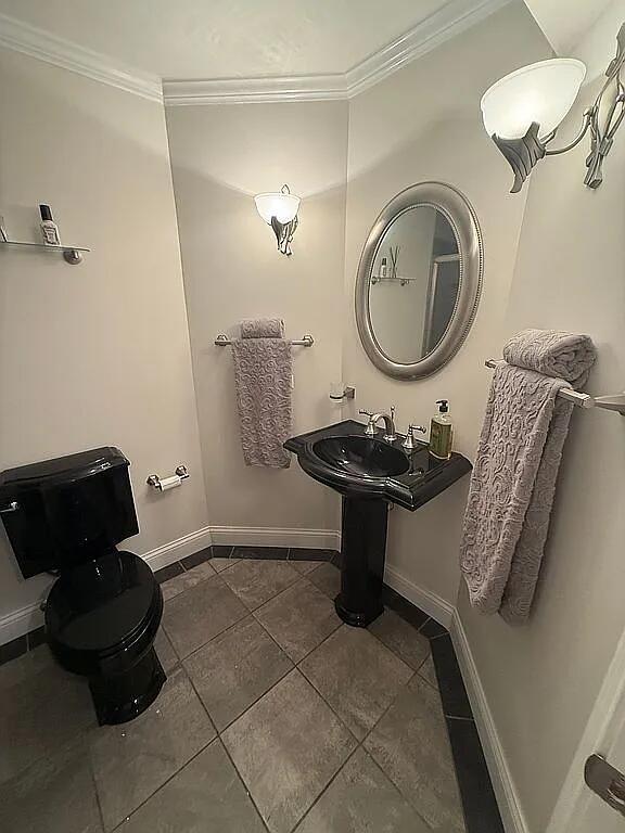 06N274 W Ridgewood Ln, Saint Charles, IL 60175 - half bath with crown molding and tile patterned floors