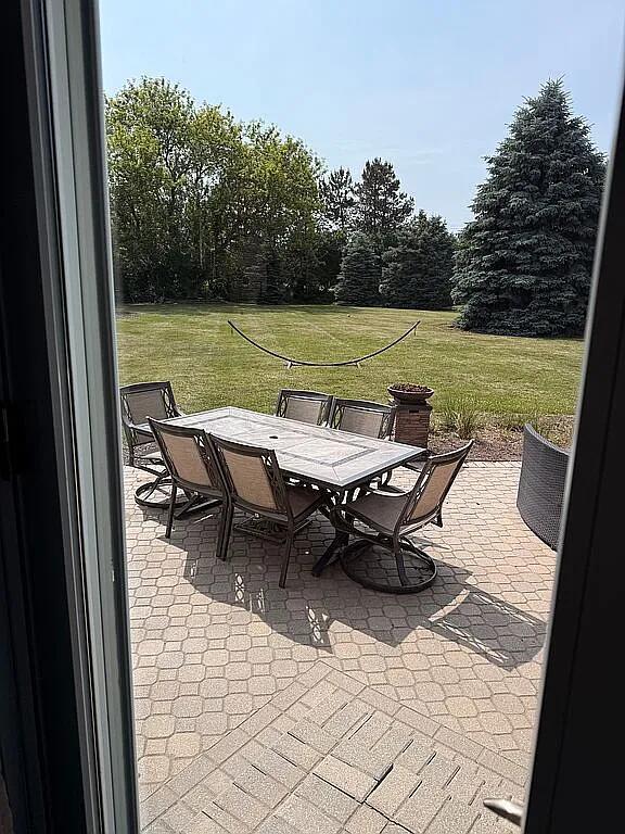 06N274 W Ridgewood Ln, Saint Charles, IL 60175 - view of patio / terrace featuring outdoor dining area