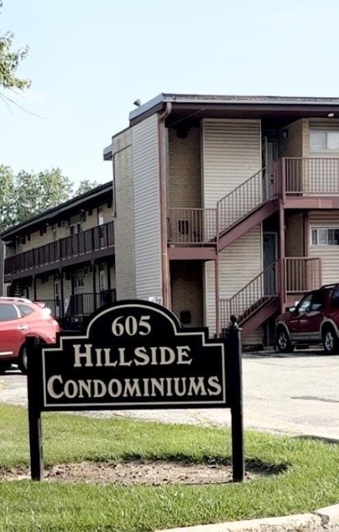 605 N Wolf Rd Unit B9, Hillside, IL 60162 - photo 1