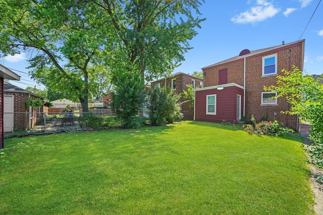 8051 S Paxton Ave, Chicago, IL 60617 - view of yard
