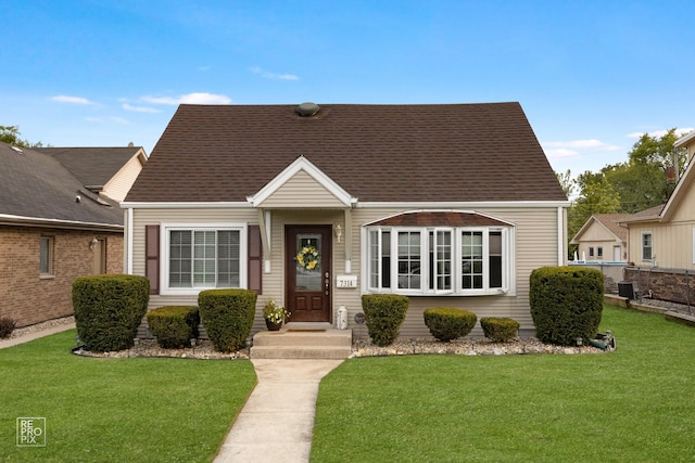 7314 W 113th Pl, Worth, IL 60482 - view of front of home with a front lawn and roof with shingles