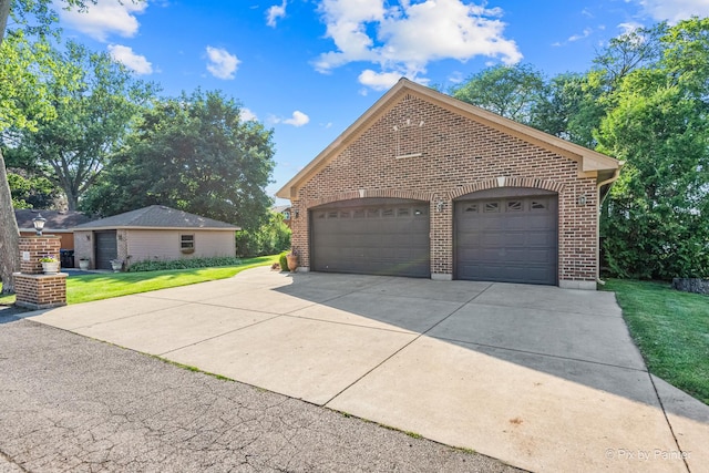 1913 N Woodlawn Park Ave, Mchenry, IL 60051 - view of front facade featuring brick siding and a front yard