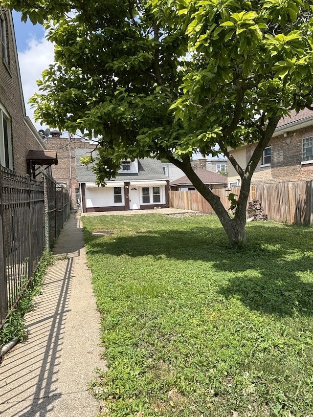 6638 S Albany Ave, Chicago, IL 60629 - view of yard