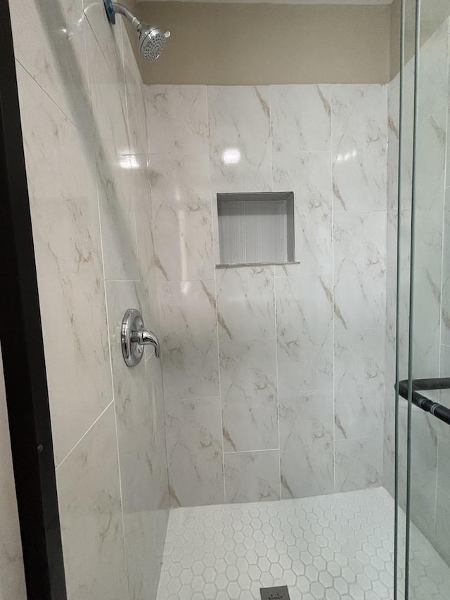 6638 S Albany Ave, Chicago, IL 60629 - full bath with a shower stall
